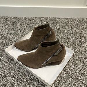 Bella Belle zippered suede bootie